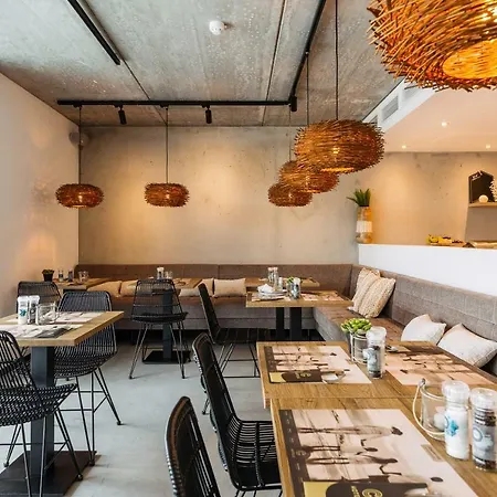 C-hotels Zeegalm 3* ミデルケルケ